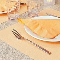 Sets de tables et têtes à têtes à usage unique