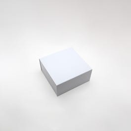 Boite cadeau aimantée blanche 22x22x10cm - par 5 Boite cadeau aimantée blanche 22x22x10cm - par 5